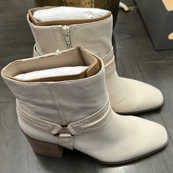 Womens Vionic Carnelia Cream - Picture 5 of 15